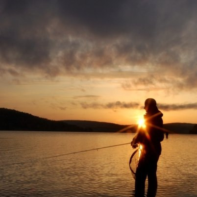 rybár pri východe Slnka